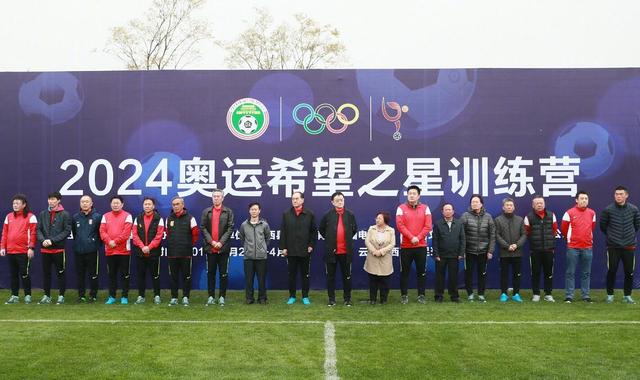 另外，巴萨已经闯入了欧冠16强，而且国王杯和西超杯也有争冠希望。